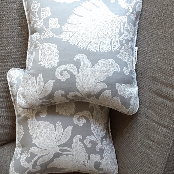 Sunbrella pair of throw pillows - Picture 1 of 8